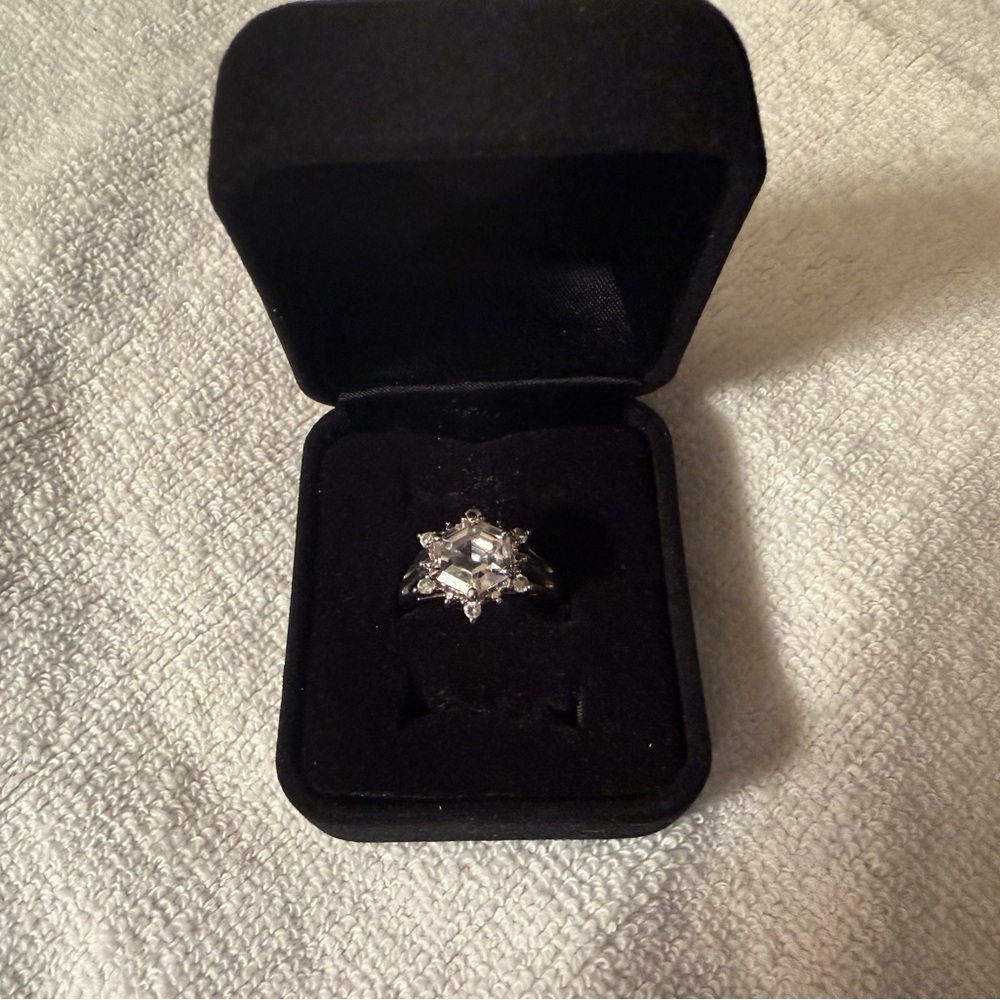 Vintage Avon Silvertone Noella Snowflake Ring Size 7